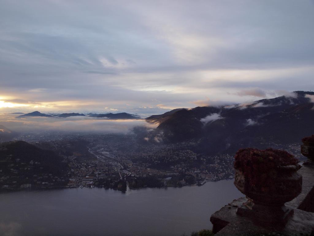 B&B Il Balcone Sul Lago Brunate Bagian luar foto